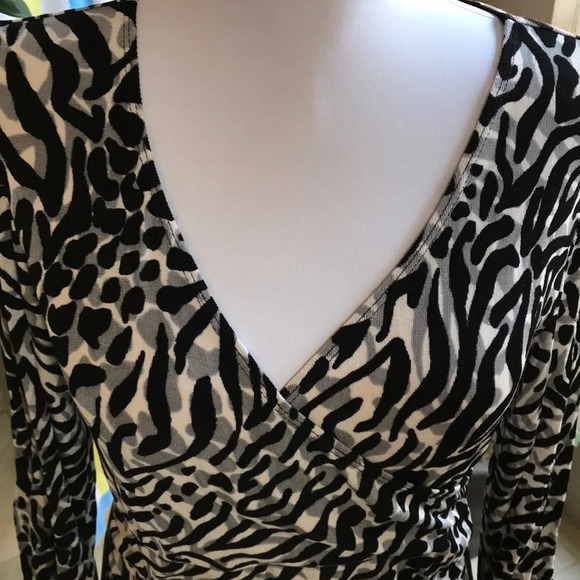 Chico’s black, gray, cream animal print V-neck top - Picture 2 of 7